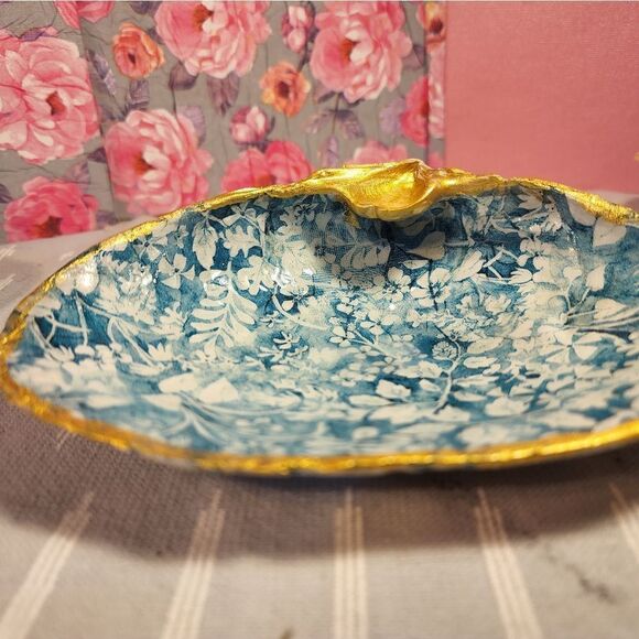 DECOUPAGE CLAM SHELL DECOUPAGE FLOWER PRINT ON A CLAM SHELL TRINKET DISH - Picture 8 of 10